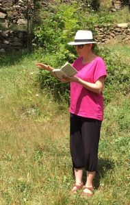Lecture à voix haute - Conte sur les oiseaux au cours d'une balade sensorielle à Py @Eric Lecoq