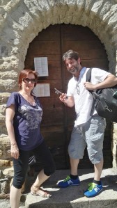 Marcelo Mercadante et Solange Bazely en répétition avec la clef de l'église de Fuilla (66)