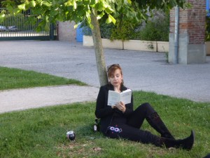 Lecture sous l'arbre du Martín Fierro - Ramonville 20 mai 2017 © Catherine Boutillier